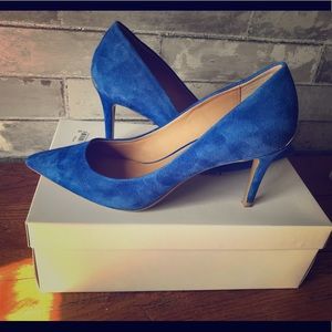 Beautiful calvin klein pointed -toe pumps 👠💙